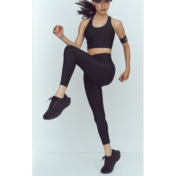 Alo Runner Black/Black Athletic Active Running Exercise Outdoor Travel Workout 9 - Picture 2 of 16